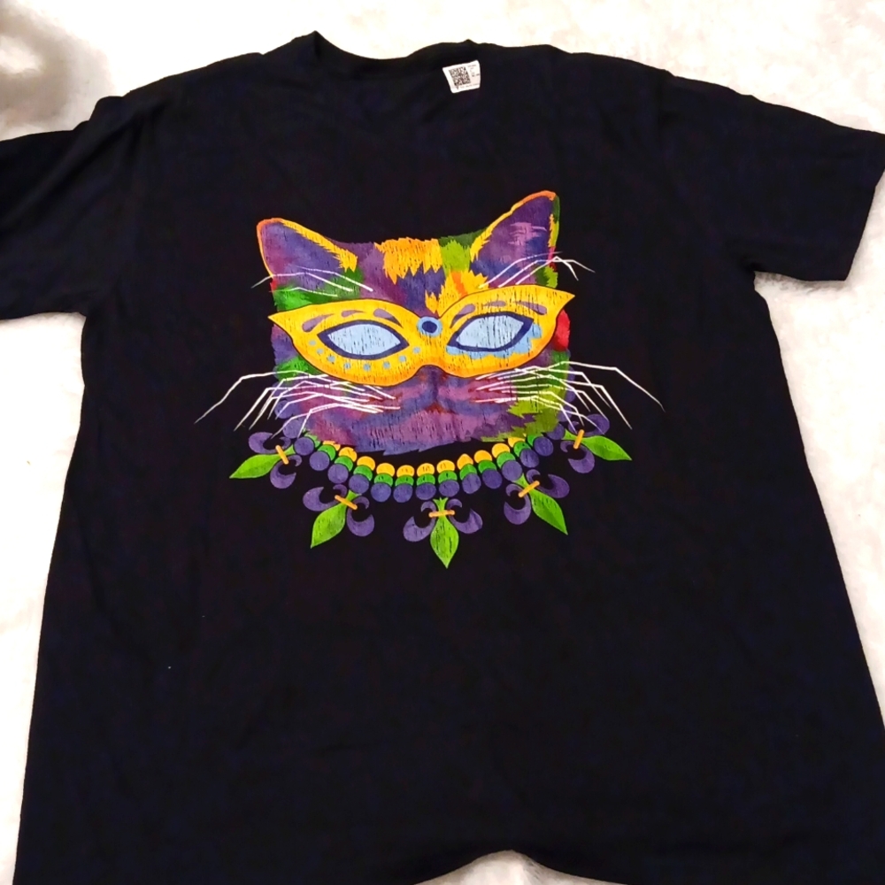 CUTE MARDI GRAS CAT TSHIRT SIZE LARGE